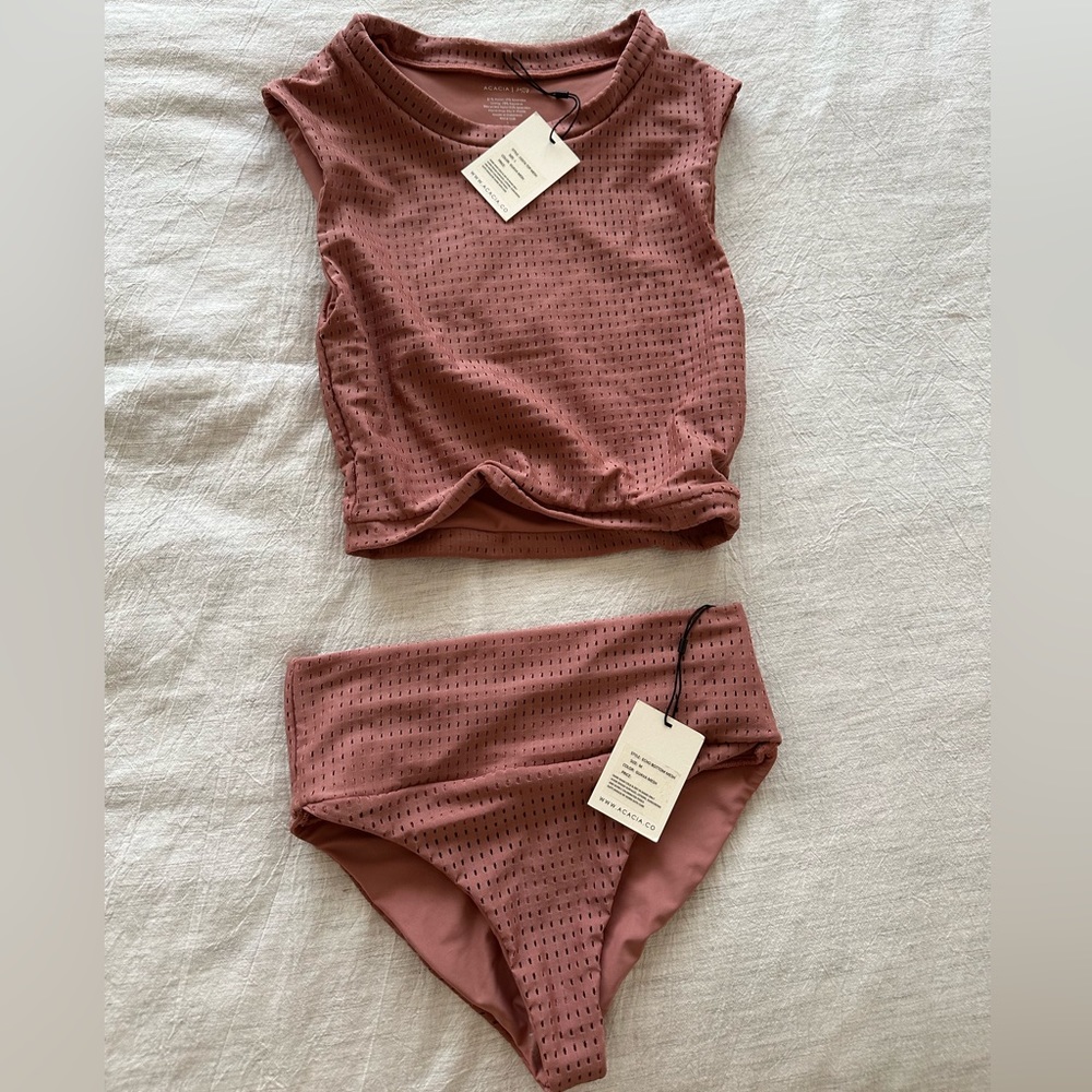 Acacia Costa top (L) and Echo bottom (M) in Guava Mesh NWT